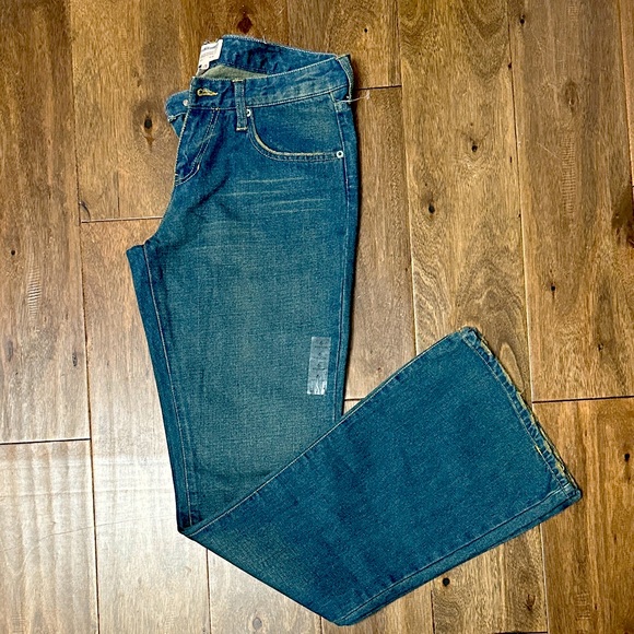 NWOT Abercrombie & Fitch Mid Rise 100% cotton bootcut flare jeans - size 6 - Picture 1 of 10